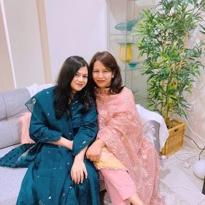 Meet your Posher, Sadia